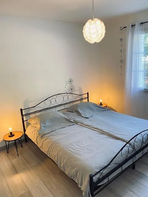 Villa Jolie maison de 110 m 2, pour 6 personnes, au calme, avec piscine Les Cordiers